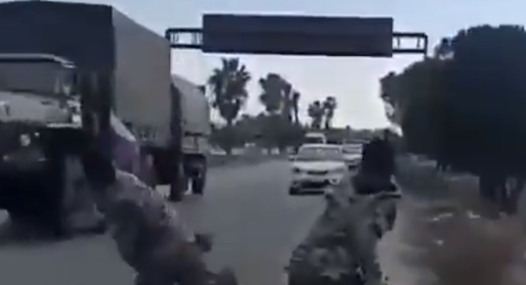 Putin Brushes Off Defeat as Rebels Hurl Rocks at Russian Convoy
