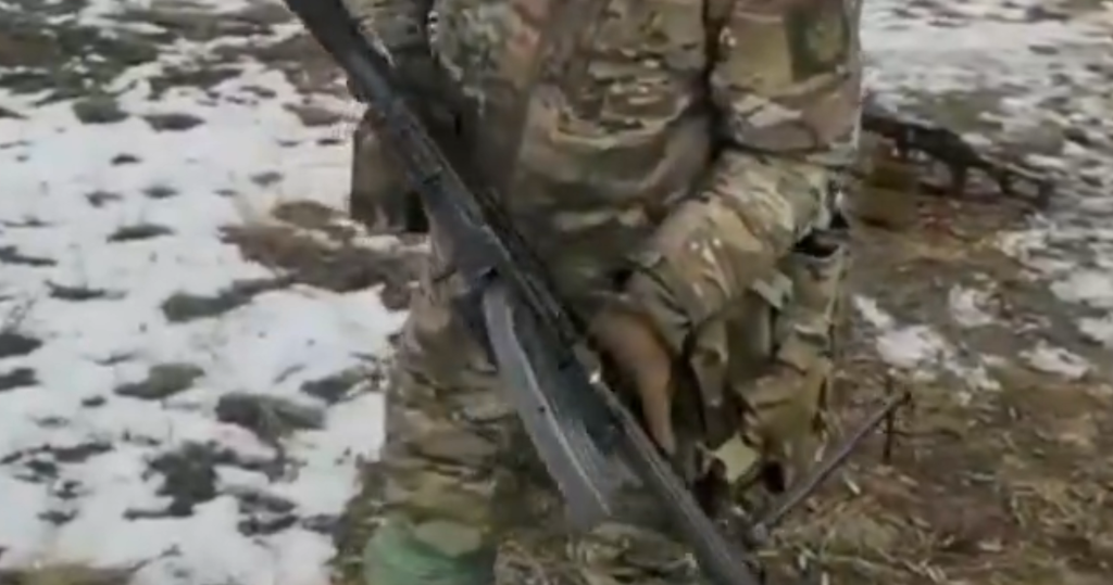 Russian Soldiers Criticize North Korean Rifle: “This Weapon Is Strange”
