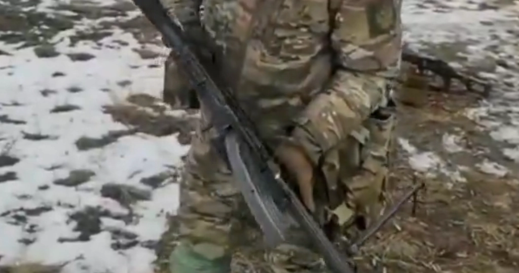 Russian Soldiers Criticize North Korean Rifle: “This Weapon Is Strange”