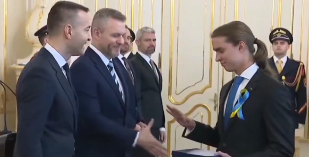 VIDEO: Slovak Student Declines Handshake with President at Math Olympiad