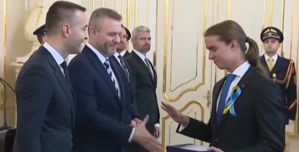 VIDEO: Slovak Student Declines Handshake with President at Math Olympiad
