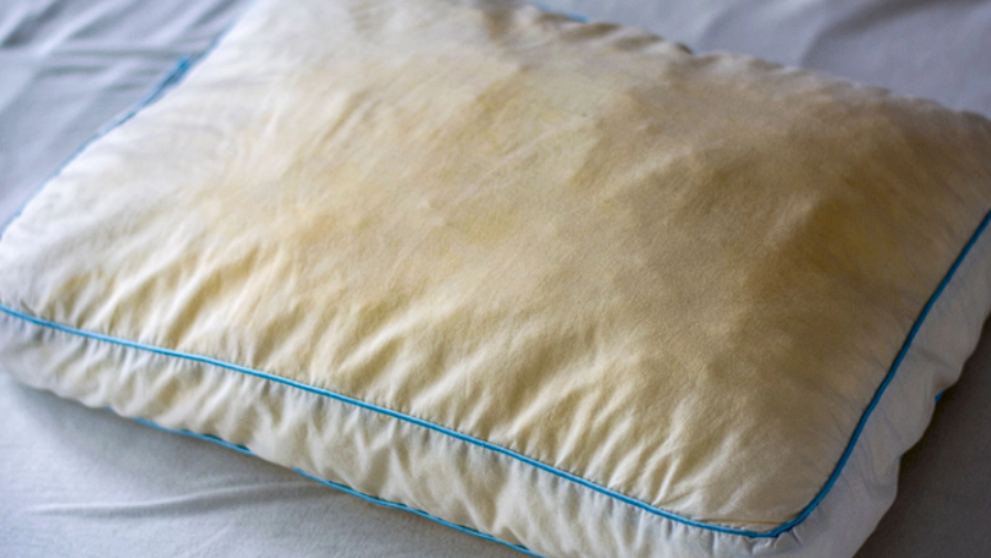 How to Clean Yellowed Pillows: 3 Simple Methods and Cheap Methods