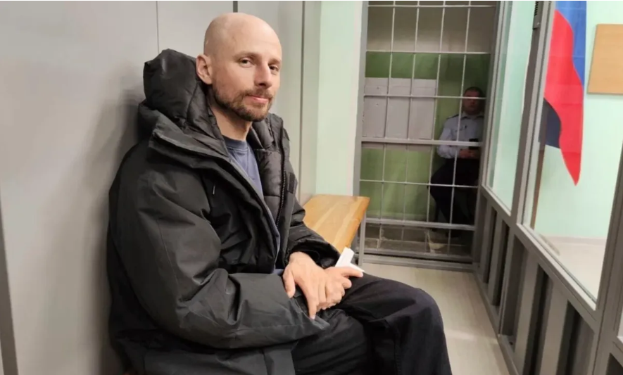 AP Journalist Collaborating with Navalny’s Team Arrested in Russia