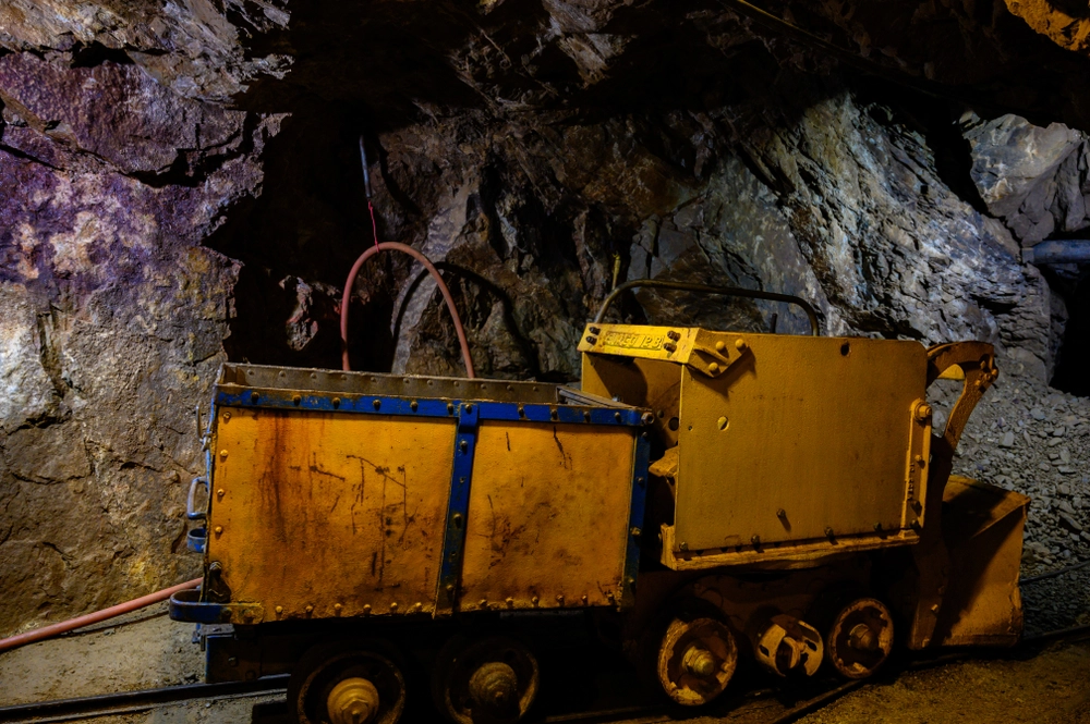Lift Failure at Colorado Gold Mine Kills One, Traps Tourists Underground