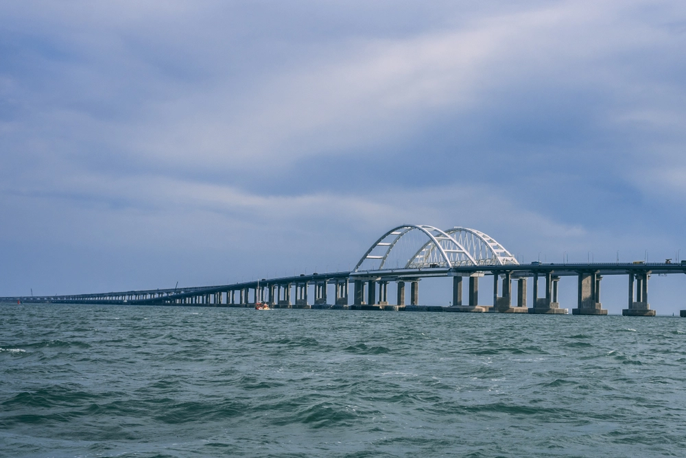 Nature Joins the Fight: Russian Defenses Around Crimea Bridge Damaged by Storms