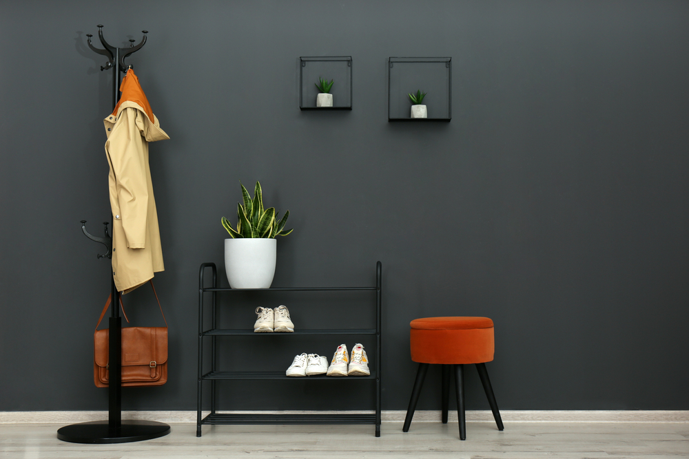 Avoid Entryway Chaos: 5 Things You Should Never Keep There