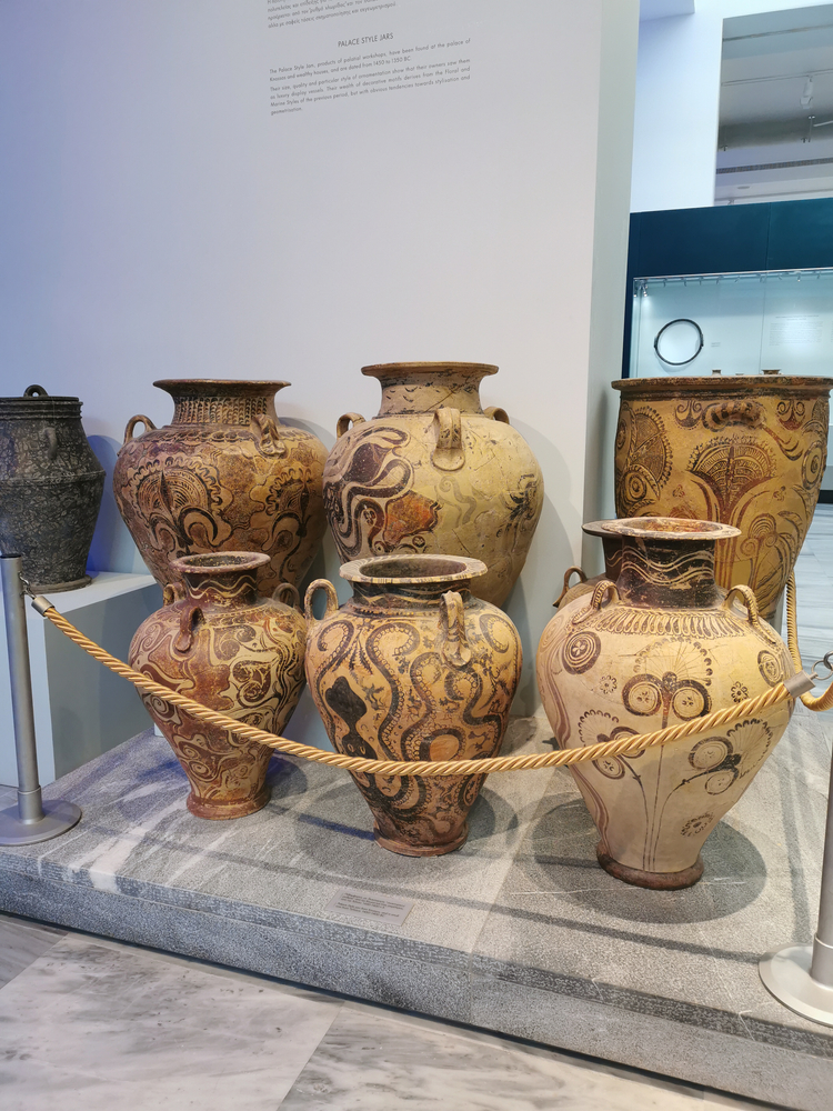 Young Museum Visitor Shatters 3,500-Year-Old Bronze Vase