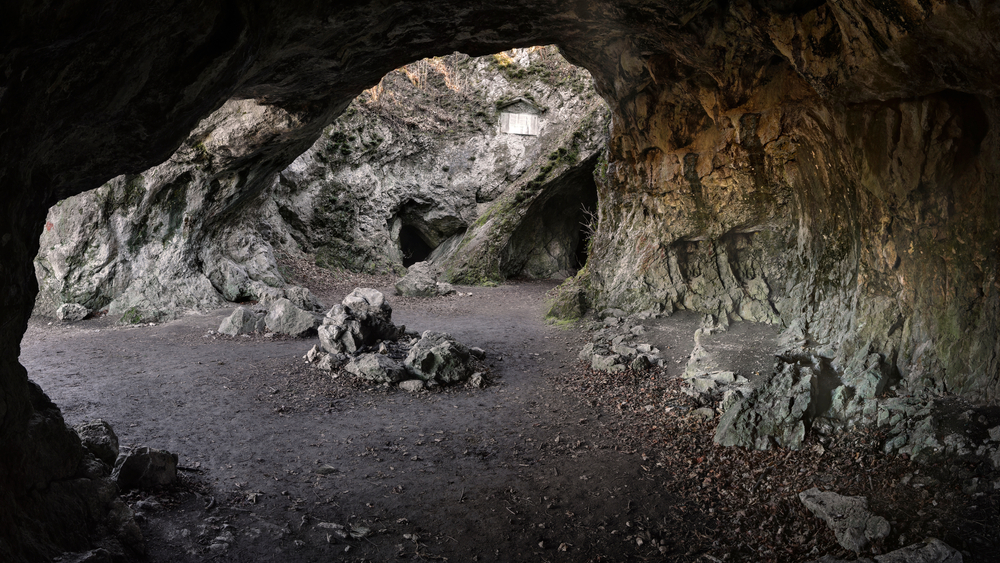 35,000-Year-Old Worship Space Discovered in Israeli Cave