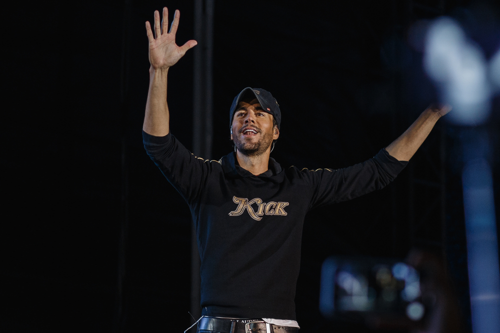 Global superstar sings so badly fans believe he is an impersonater