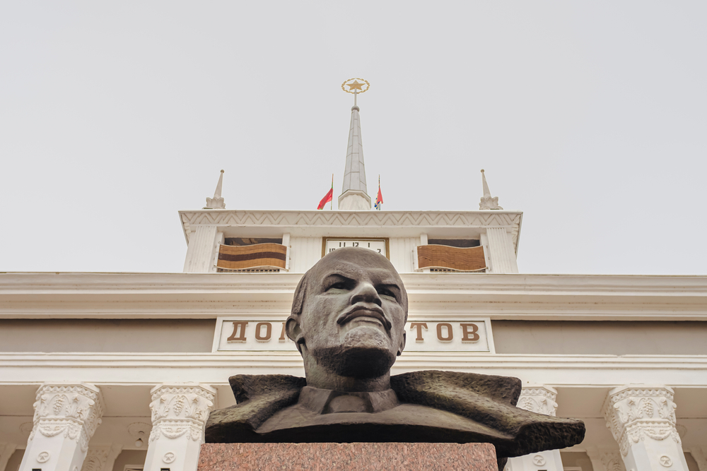 Controversial Lenin Statue Erected on Sweden’s West Coast