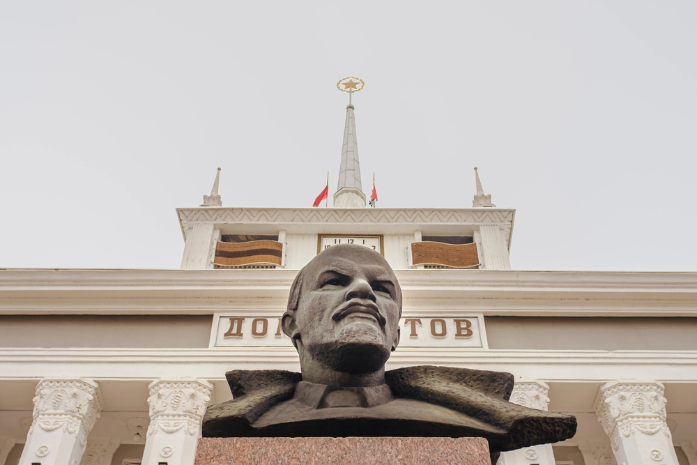 Controversial Lenin Statue Erected on Sweden’s West Coast