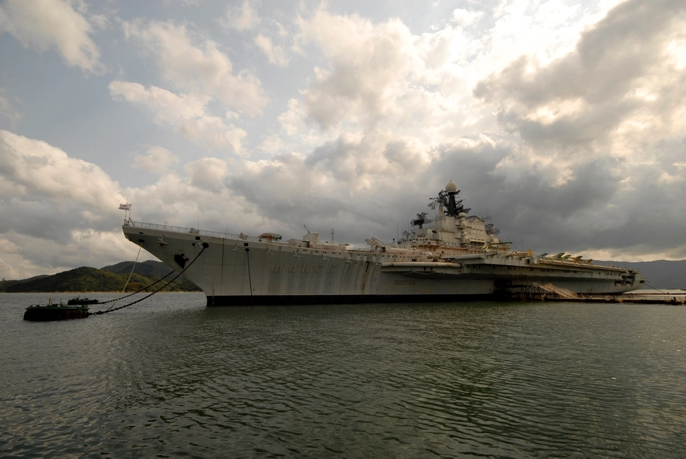 Fire Ravages Decommissioned Soviet Aircraft Carrier “Minsk” in China