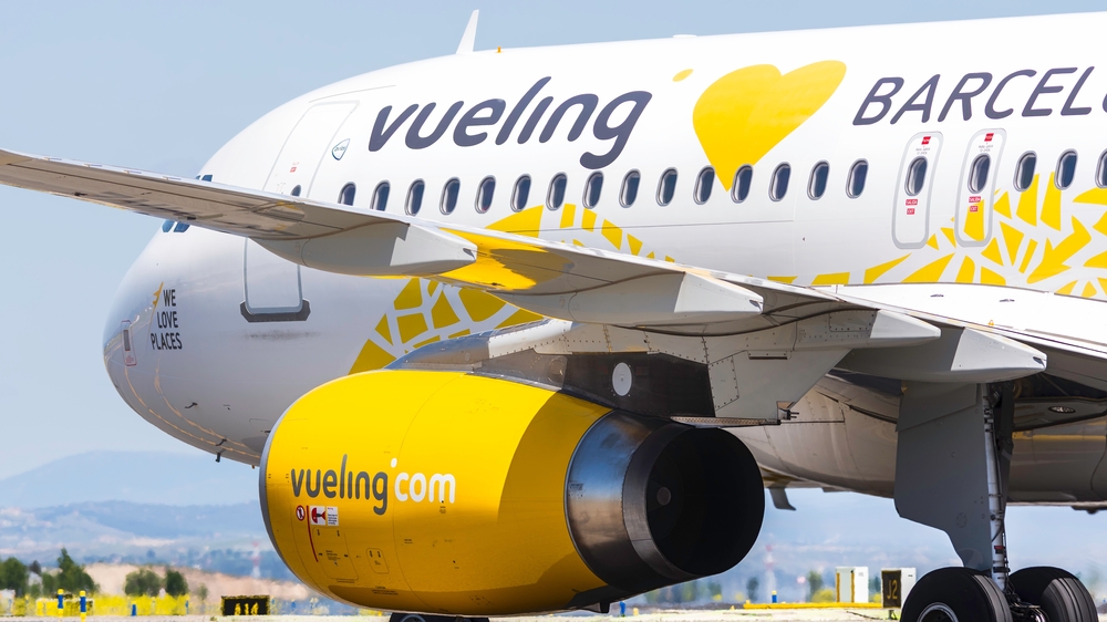 Pilot’s Worrying Message To Passengers Before Flight: ‘My Co-pilot And I Read The Plane’s Instruction Manual To Find Out How To Take Off’