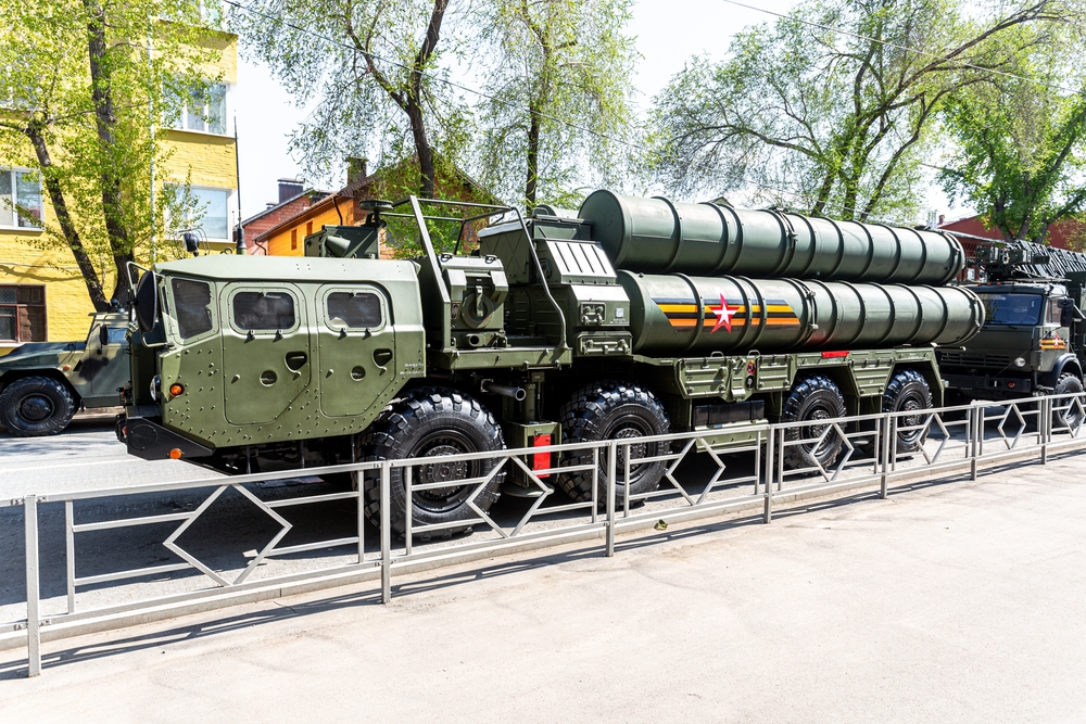 Ukrainian Military Targets and Destroys Russian S-400 Battery