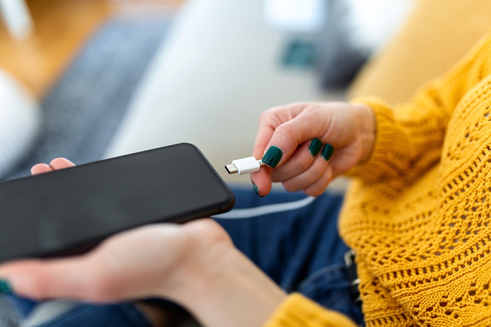 World’s Fastest Charger Fully Powers Your Phone in Under 5 Minutes