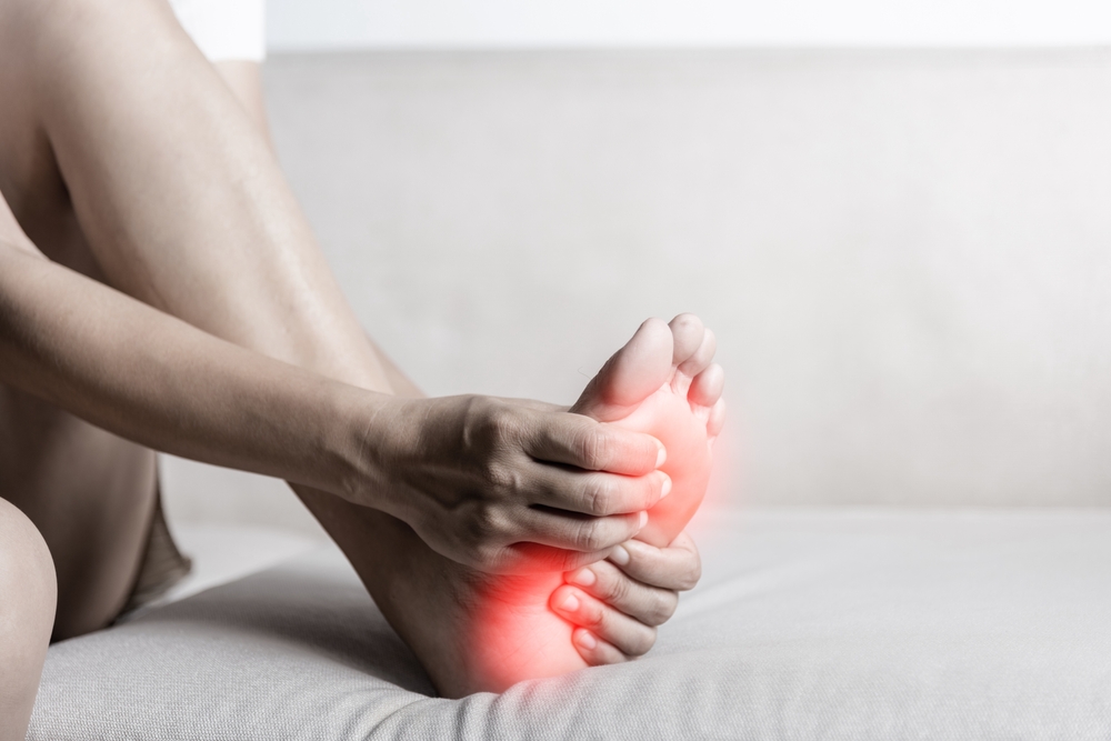 Here Are 5 Signs of Liver Problems Visible in The Feet, According to A Doctor