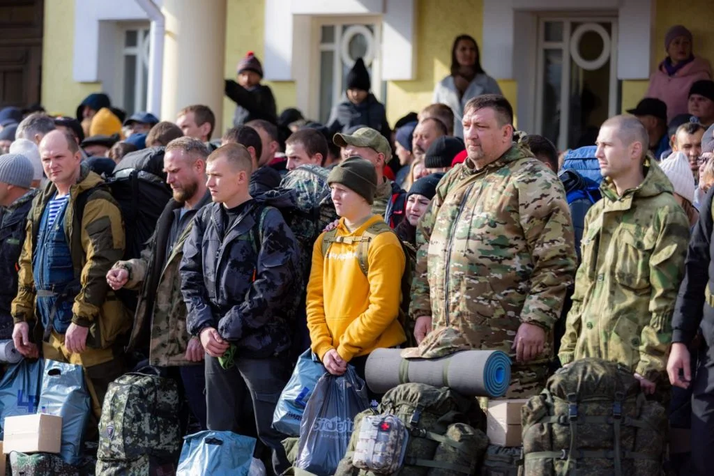 “They’re Too Old and Sick!” Young Soldiers Slam Russia’s ‘Grandpa’ Recruits