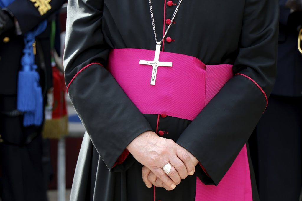 Spanish Mayor Impersonates The Pope With Toilet Brush