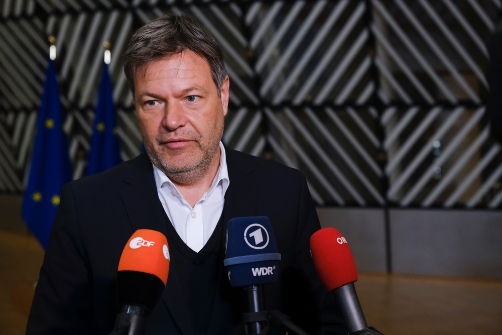 Anonymous Death Threats Lead to Enhanced Security for Germany’s Vice Chancellor