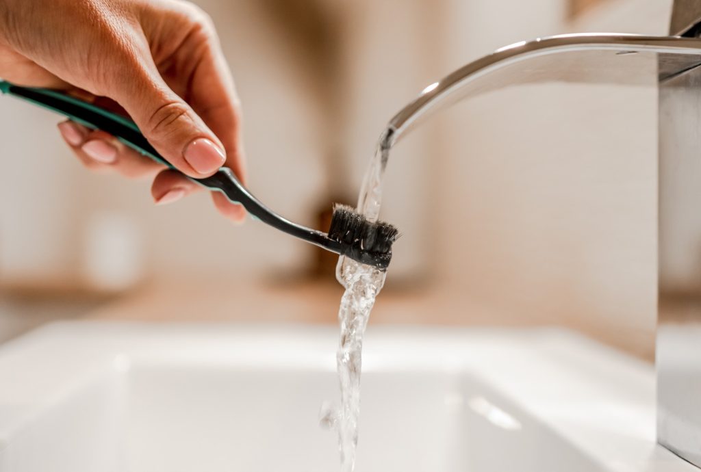 8 Productive Activities to Do While Brushing Your Teeth