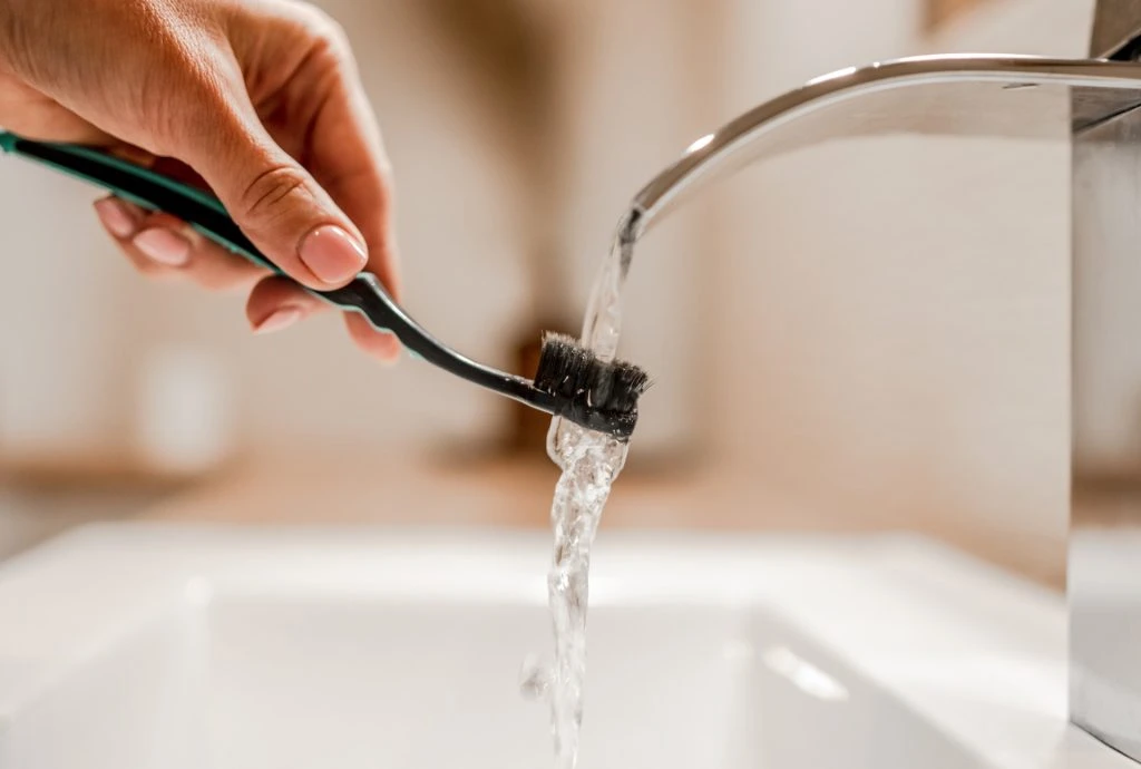 8 Productive Activities to Do While Brushing Your Teeth