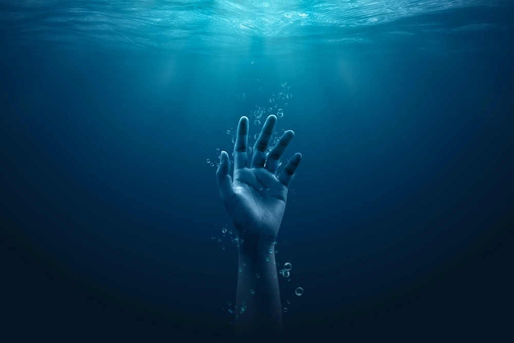 Teen boy drowns saving four young children from powerful currents – His family reveals his legacy