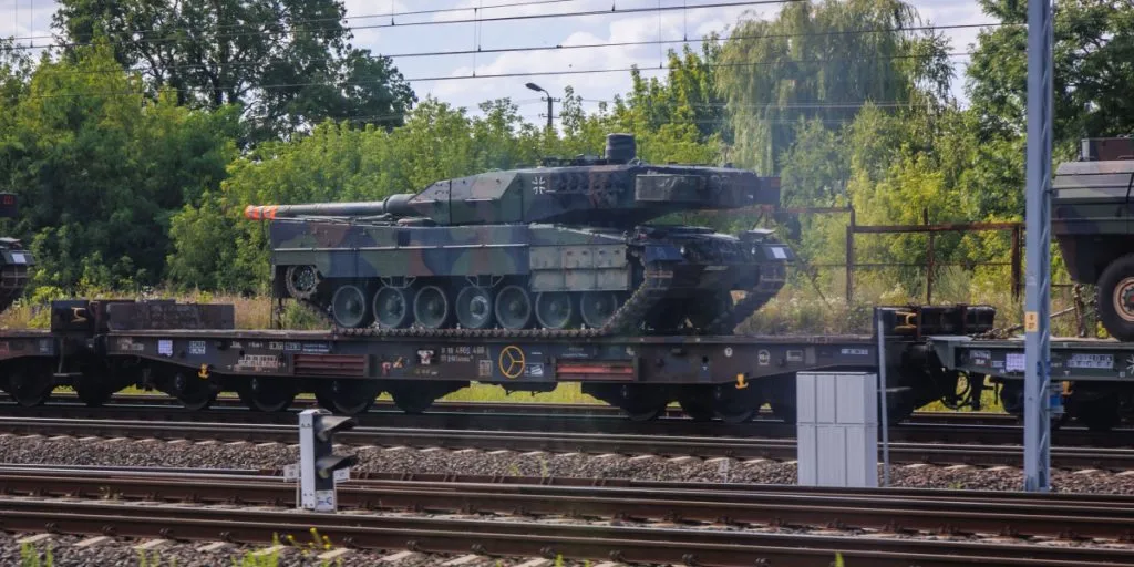 “Ukraine’s Secret Weapon: The Whisper-Quiet Power of Leopard Tanks”