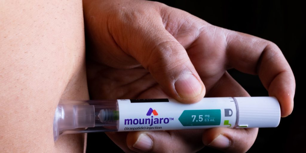 “Revolutionary Breakthrough: Mounjaro Outshines Ozempic in the Battle Against Obesity”