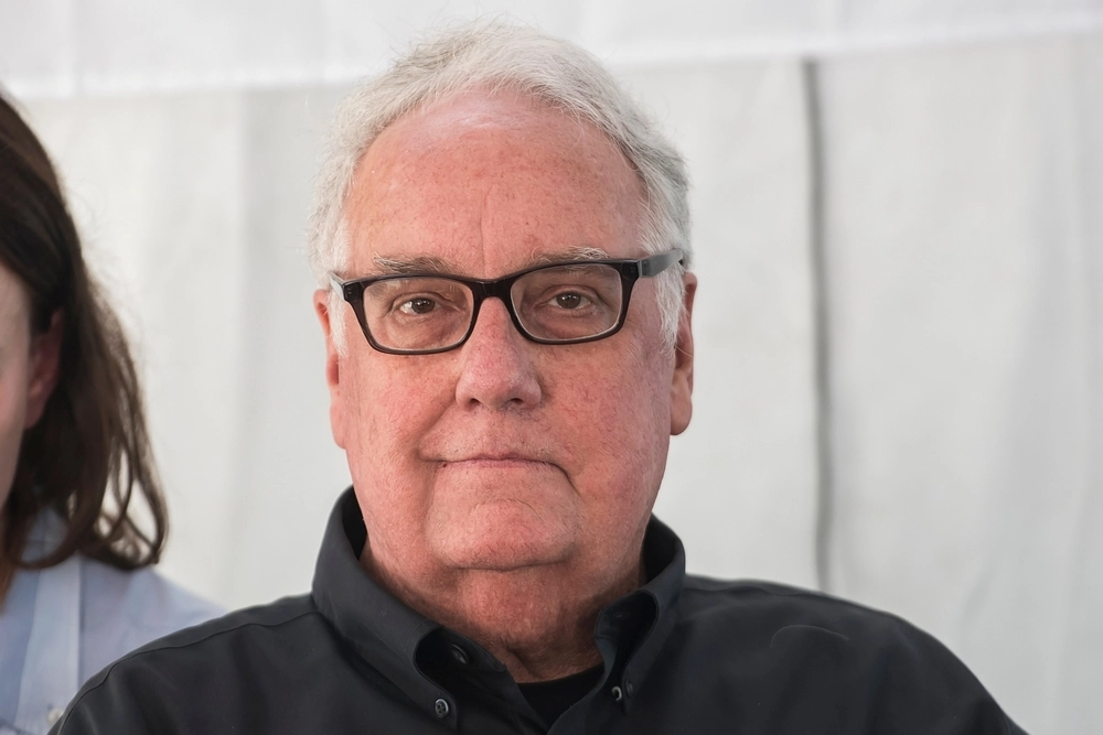 Warren Buffett’s Son Joins Effort to Demine Ukraine’s Farmland