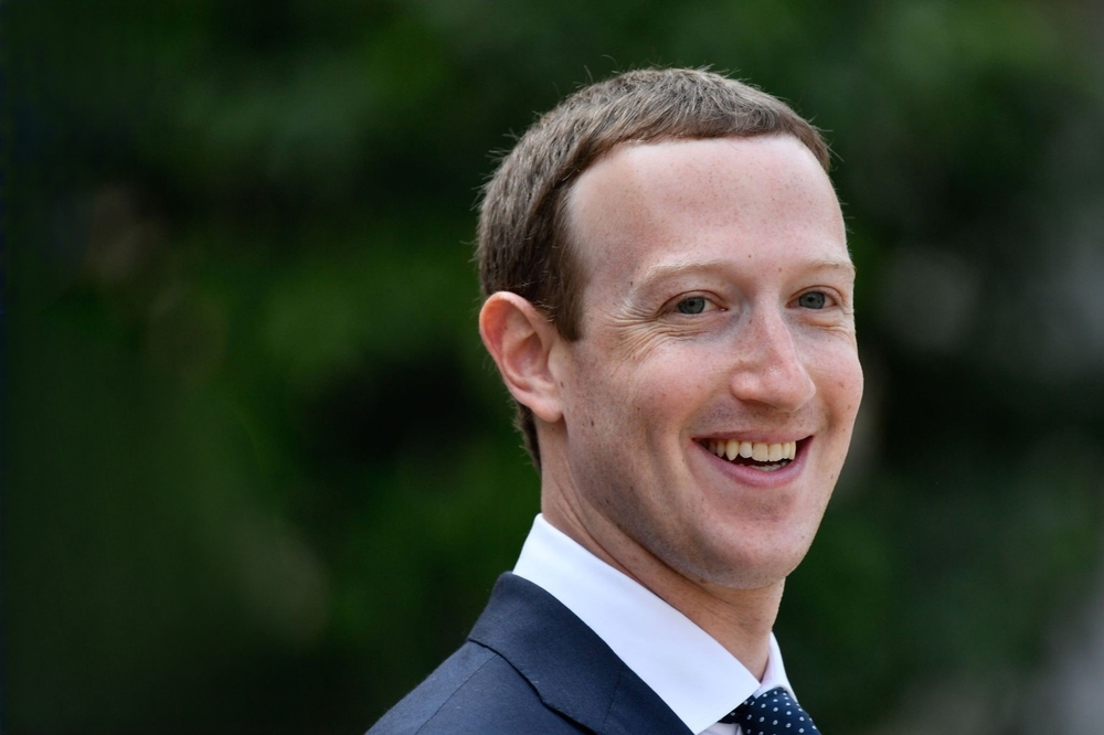 Zuckerberg’s Viral 4th of July Video: Surfing with Beer and American Flag