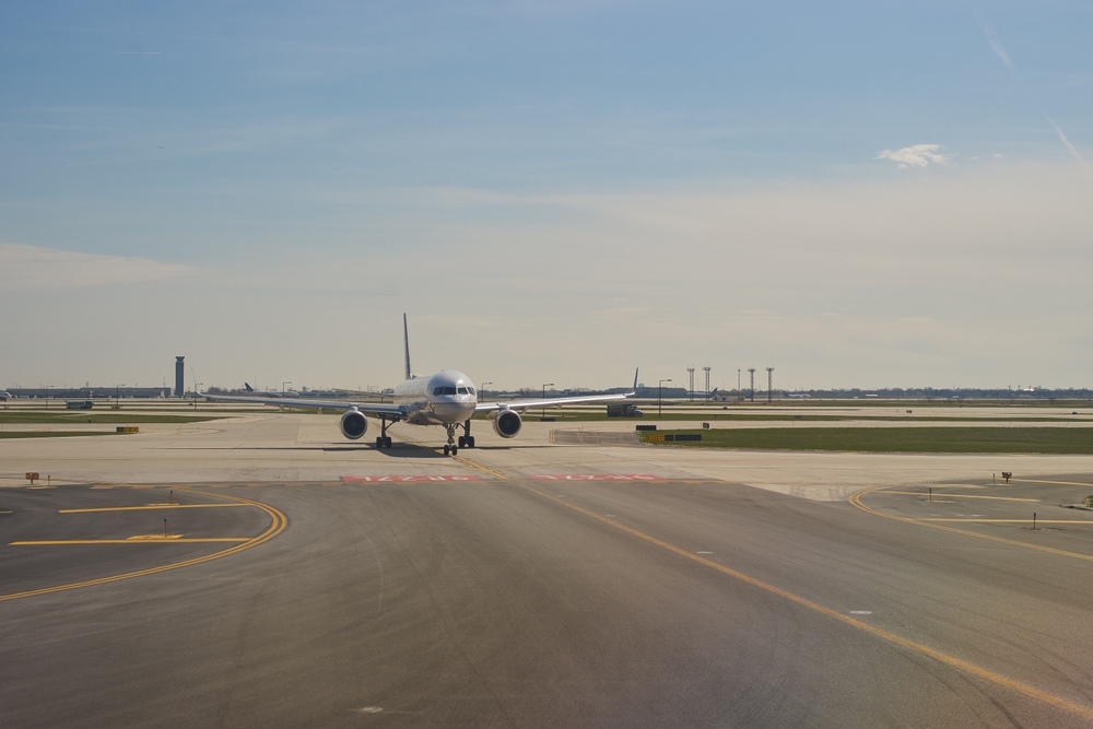 Chicago Flight Strikes Coyote on Runway
