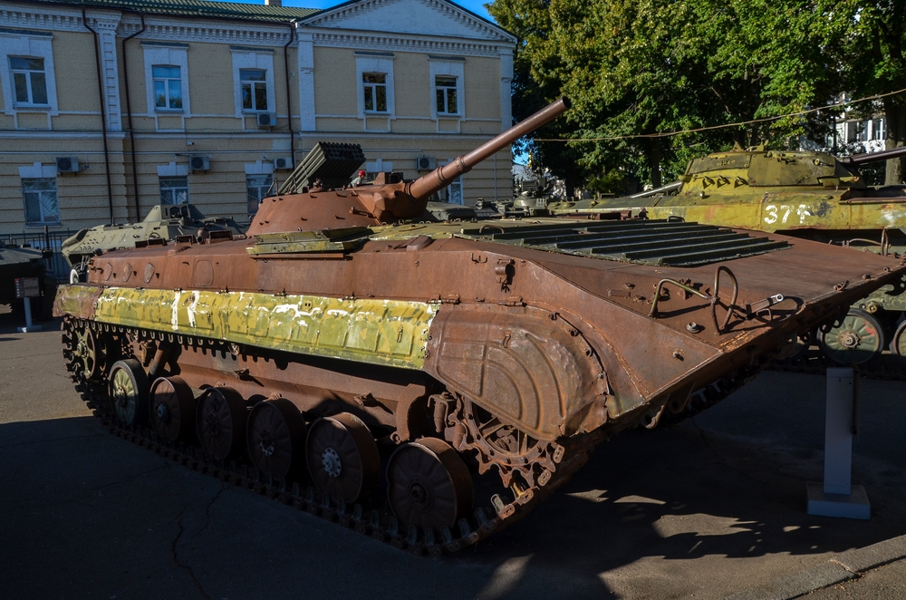 Russian Blogger Doesn’t Hold Back, Shares Brutal Take on BMP Vehicles