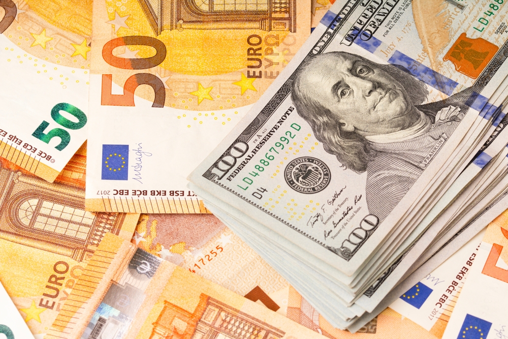 Moscow Exchange Halts Dollar and Euro Trading
