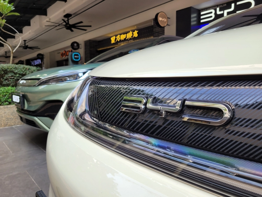 This Revolutionary Electric Car Can Jump Over Road Hazards
