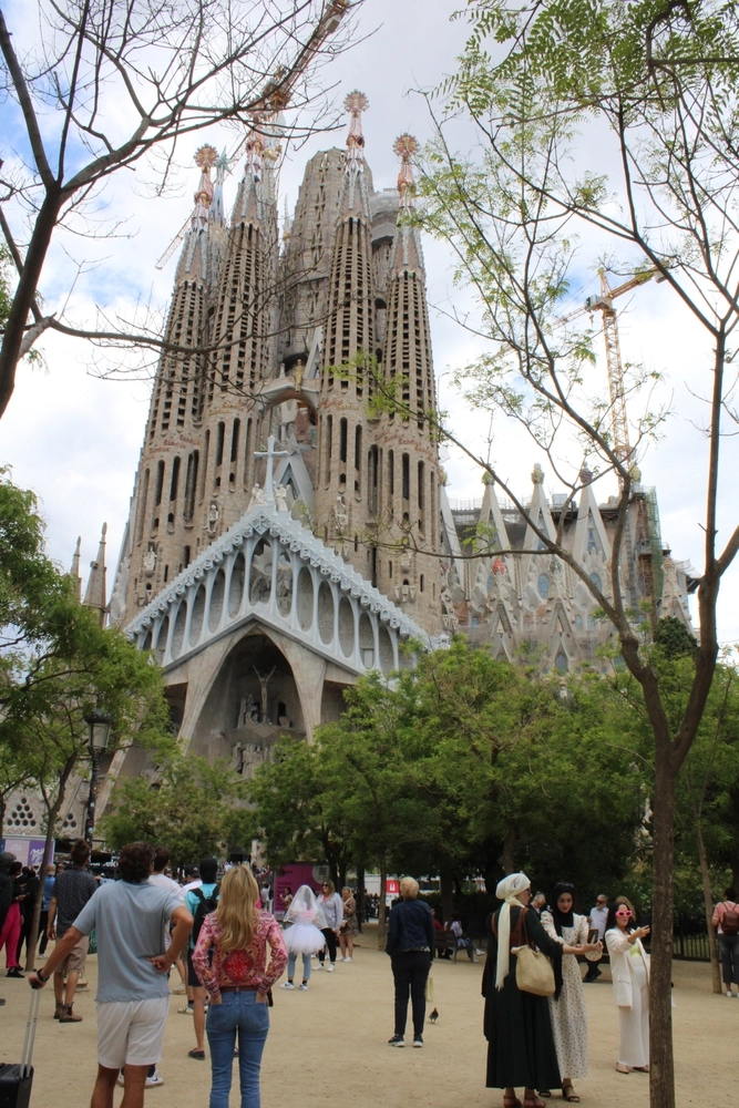 Protest in Barcelona Calls for Opening Borders to Russian Tourists