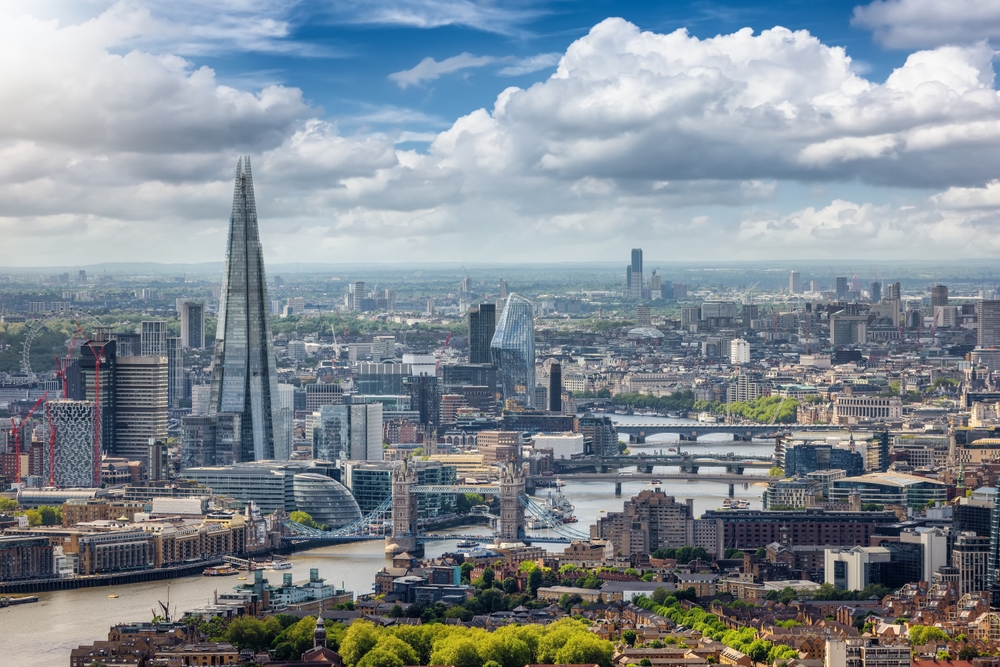 UK Job Market Wobbles as Vacancies Fall and Jobseekers Rise