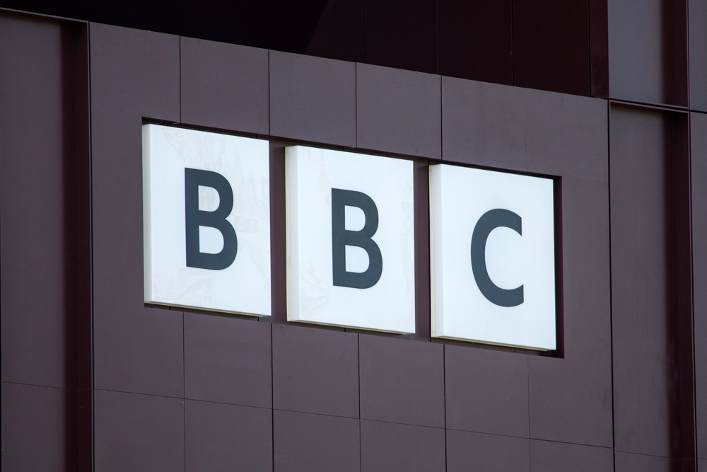 BBC Files Complaint on Apple Over Fake News Distributed via AI