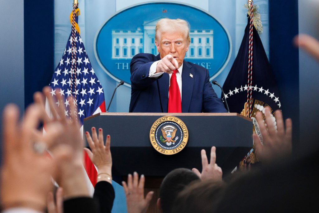 U.S. Supreme Court Backs Trump’s Use of Wartime Law to Deport Migrants