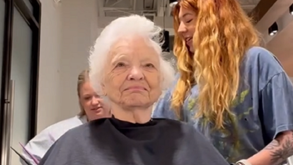 Grandmother gives hairdresser free rein: You can’t hold back laughter when you see the finished result