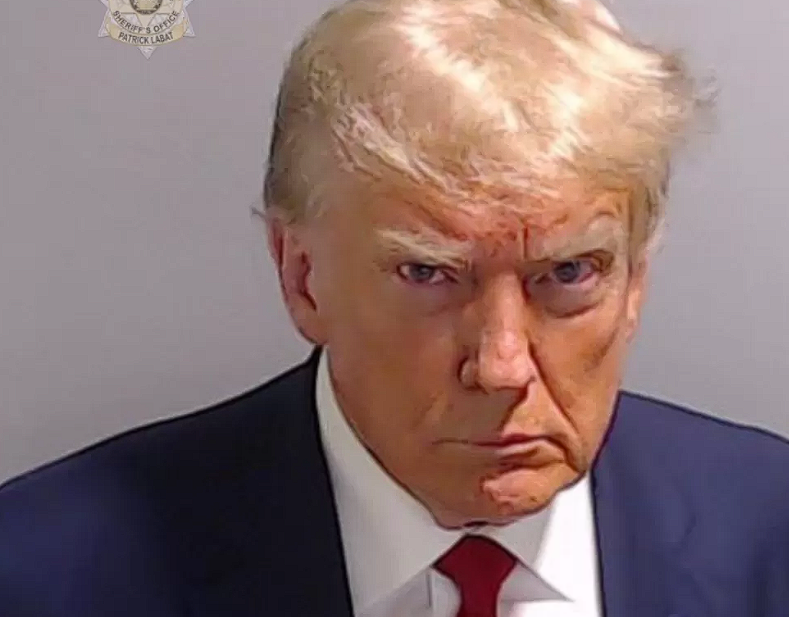 Trump attacks judge that slapped him with gag order