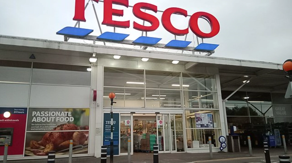 Mother rejected by Tesco: Leaves supermarket with tears rolling down her cheeks