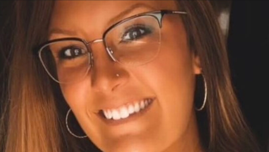 Found her boyfriend in bed with another woman after a long workday: Now she’s being praised for her reaction