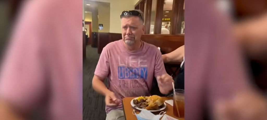 Grandfather breaks down in restaurant for a heart-wrenching reason
