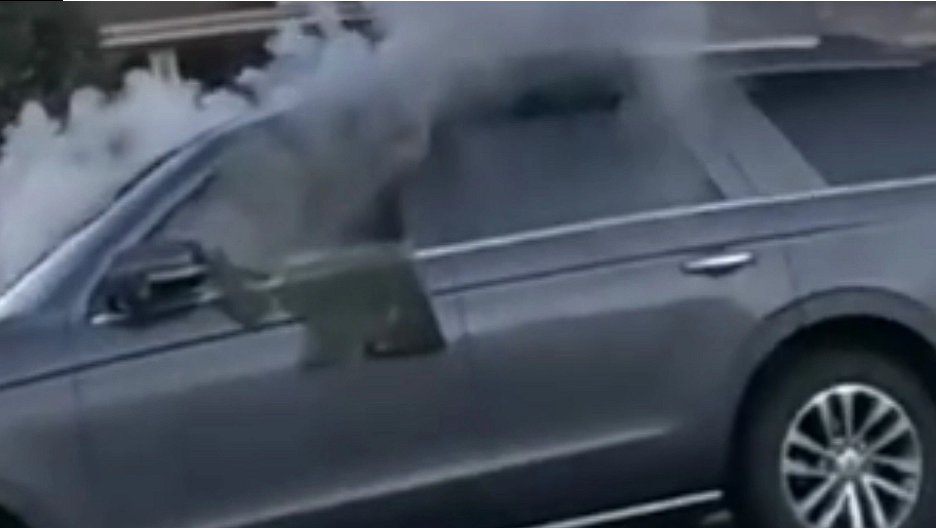 There is a dog in the burning car: Now watch what the police officer does