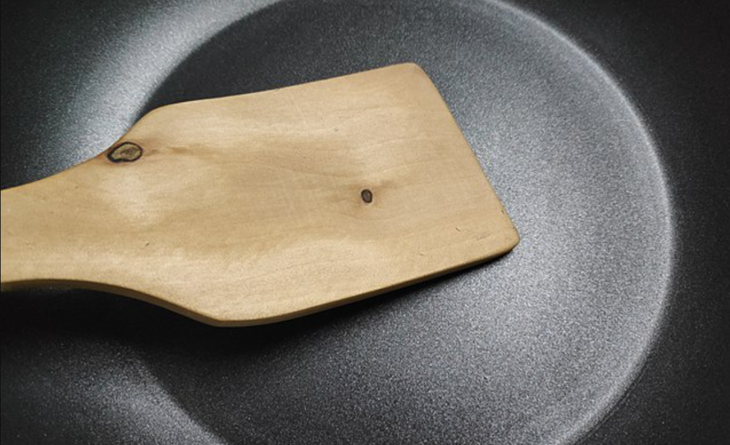 Doctor warns against using scratched non-stick pans