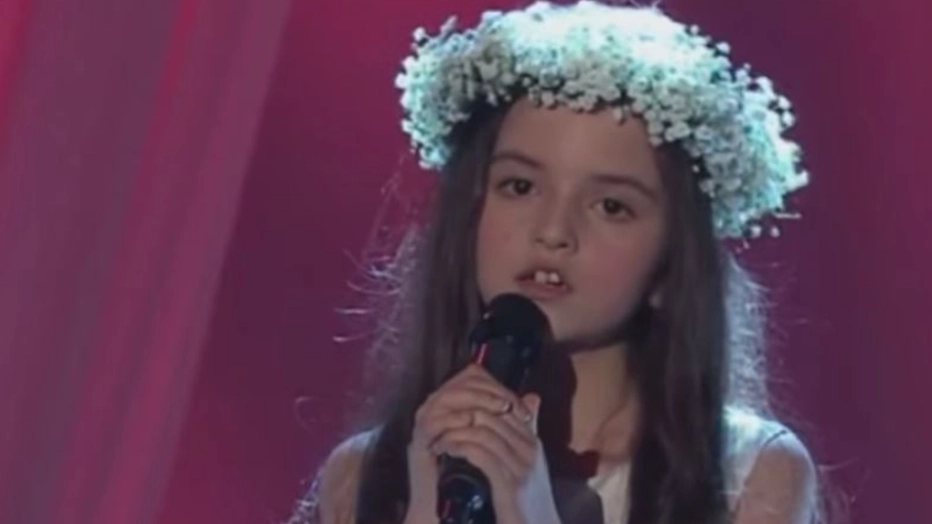 8-year-old sings Cher classic and spellbinds the audience with her voice