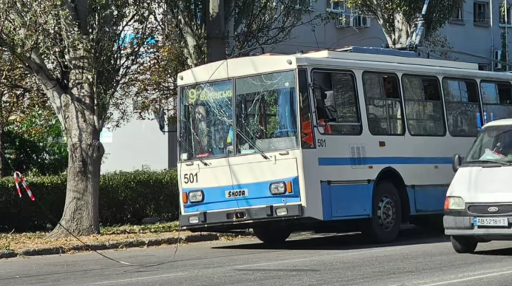 Russian forces target trolleybus in Kherson, police sergeant killed