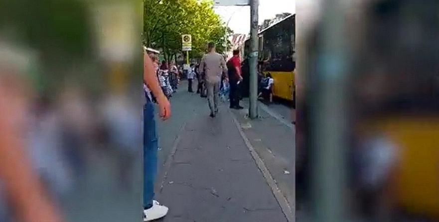 40 good samaritans lift bus to save trapped teenager
