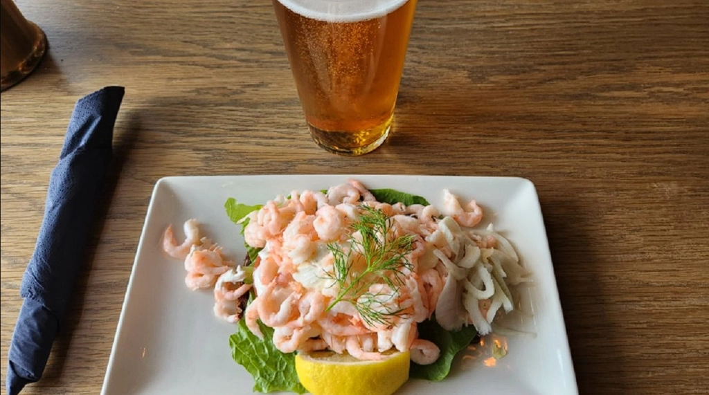Price shock at the airport: Man stunned by bill for shrimp sandwich and beer