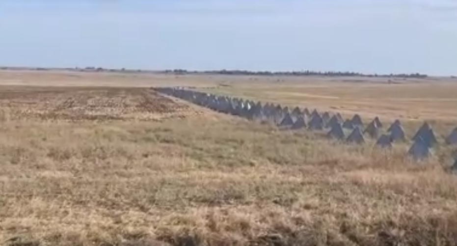 Local observers spot ‘Dragon’s Teeth’ as Russia reinforces Crimea